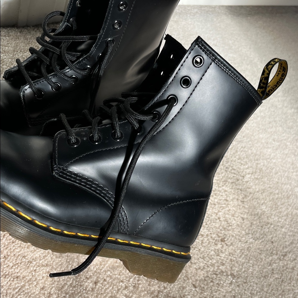 Doc Martins Boot, gently used - image 10